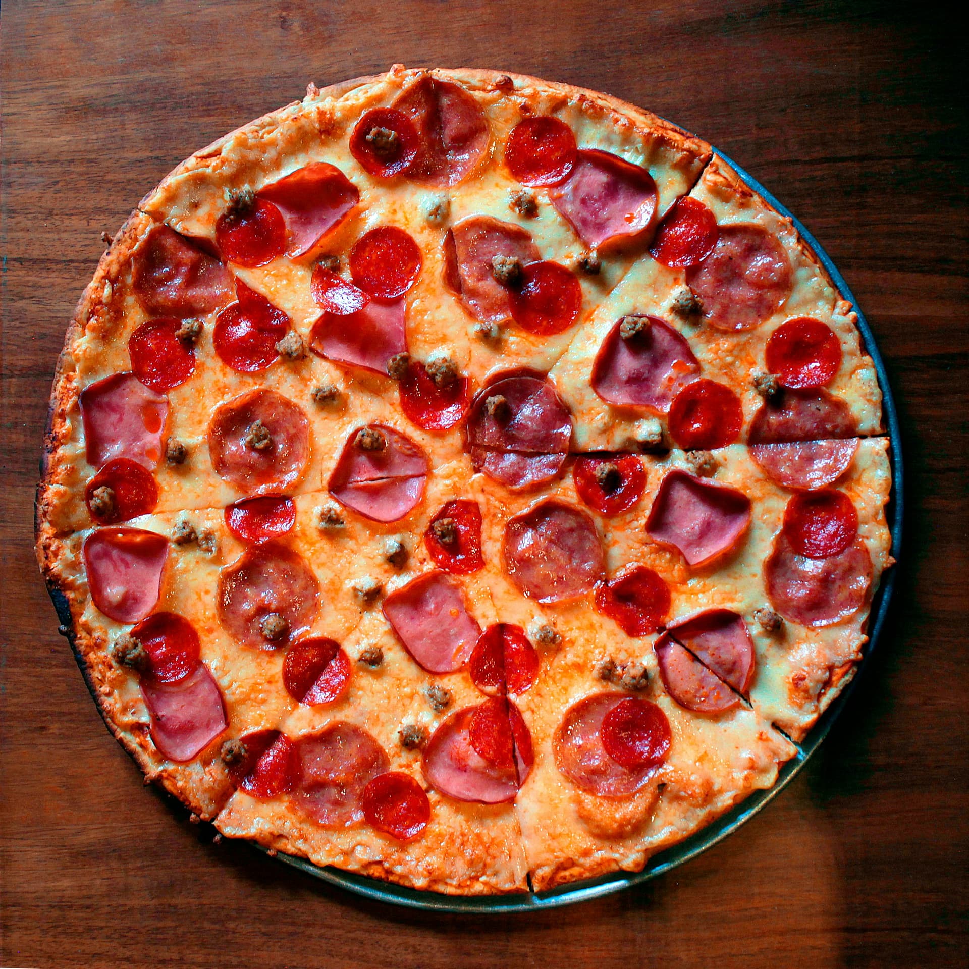 Pepperoni - Mazali pepperoni kolbasa va mozzarella pishloq